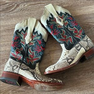 Women's Snakeskin western boots